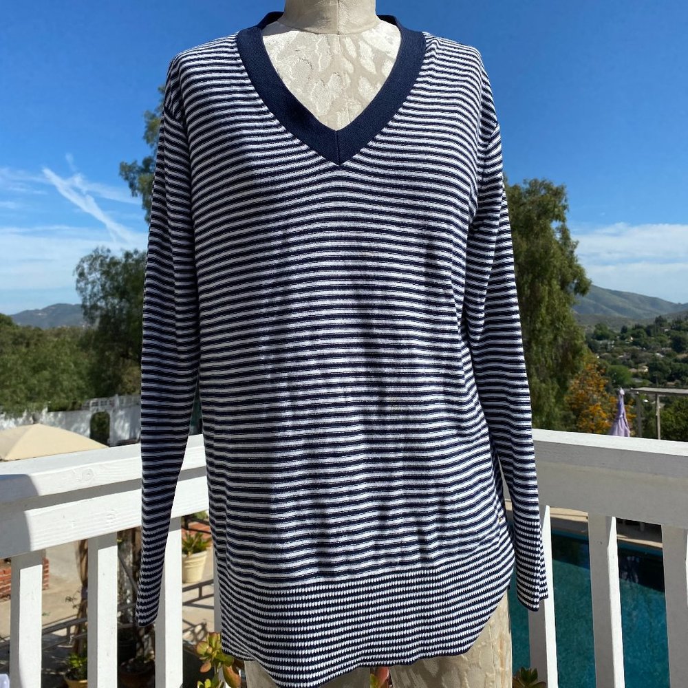 Tommy Hilfiger blue and white long-sleeved thick sweater